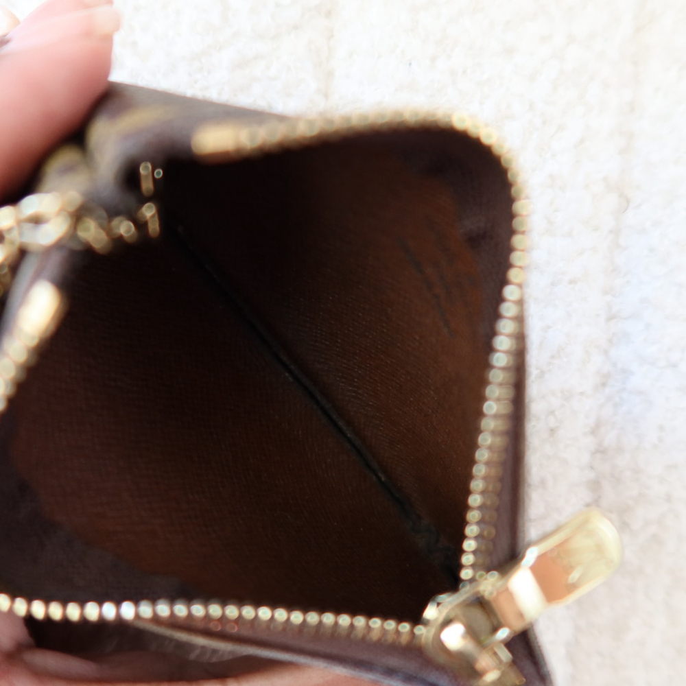 Louis Vuitton Key Pouch – Monogram - Picture 8 of 12